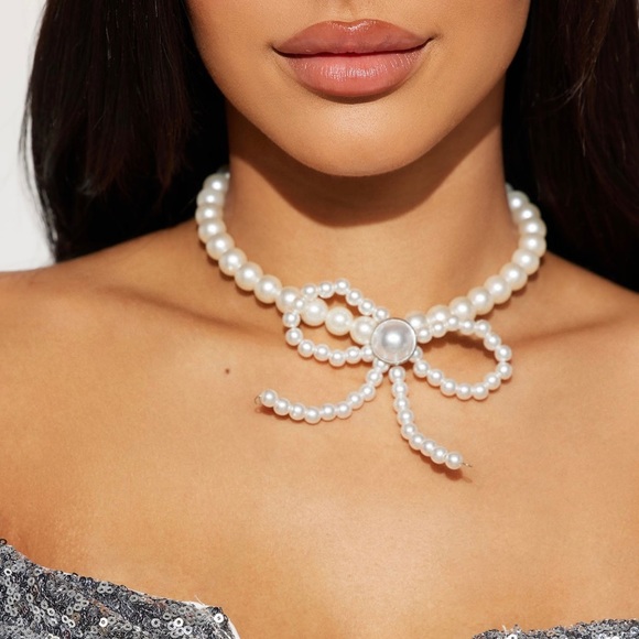 Pearly Bow Tie Necklace - Picture 2 of 7